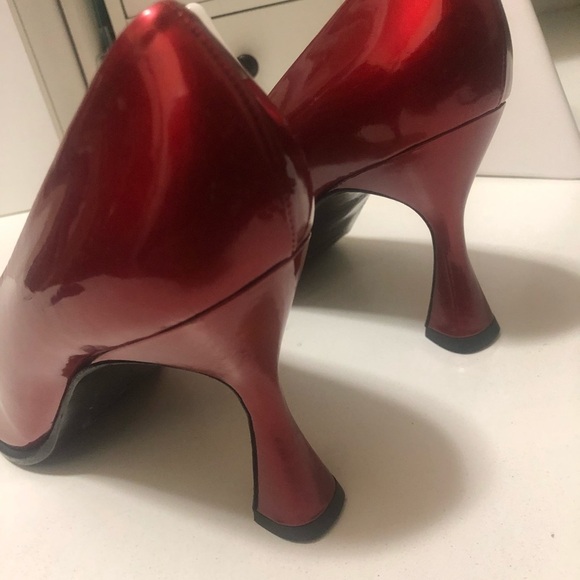 Escalated  beautiful  shoes with chic design - Picture 3 of 8